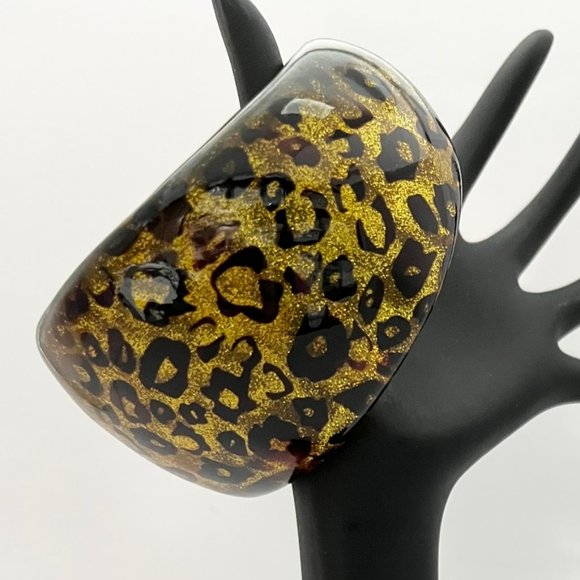 LUCITE BANGLE BRACELET, ANIMAL LEOPARD PRINT CONFETTI GLITTER CHUNKY JEWELRY 70s - Picture 4 of 6